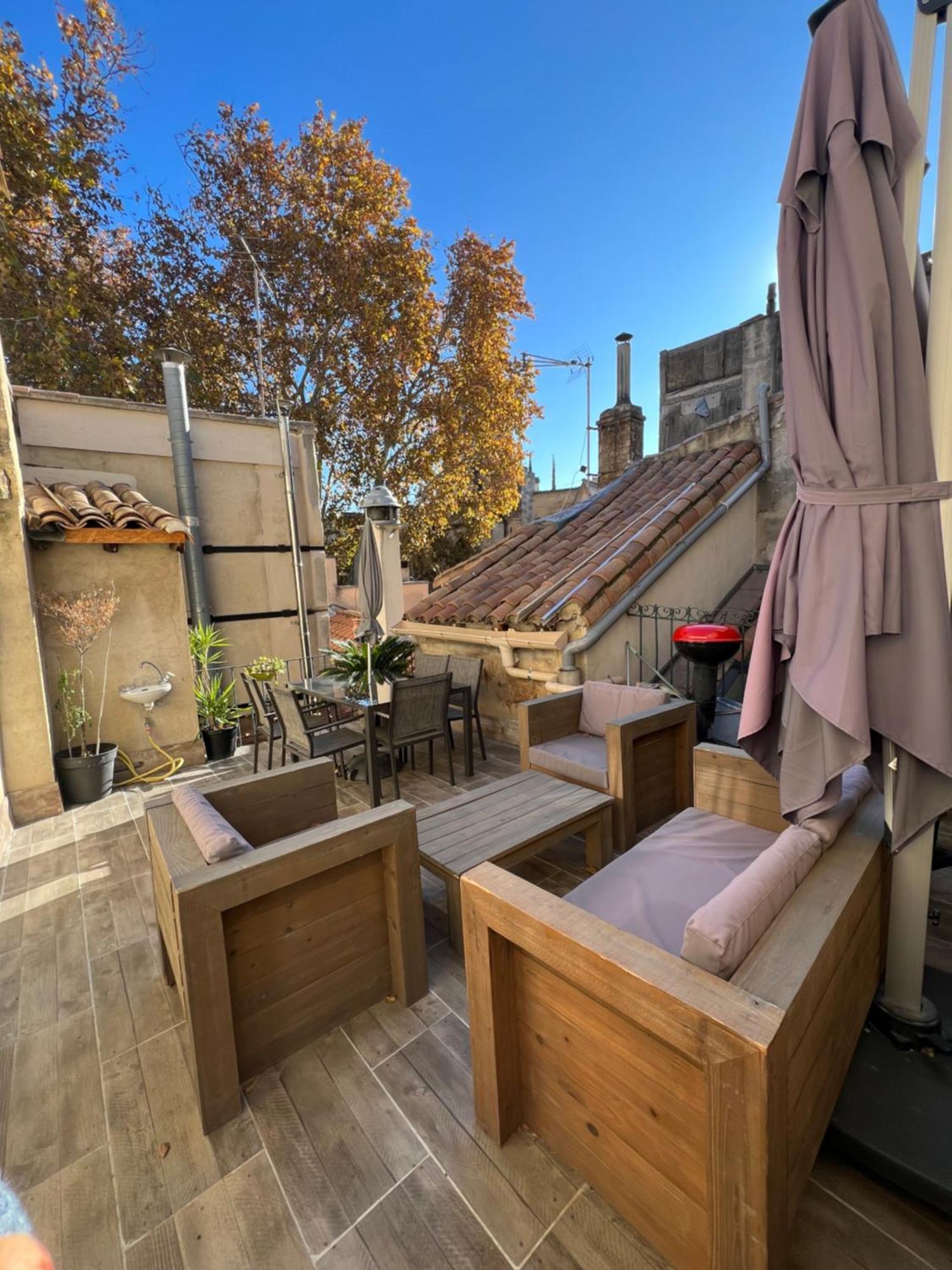 Appartamento RÉNOVÉ, vue SUR Palais des Papes, terrasse et WIFI TROISIEME ETAGE Avignone Esterno foto