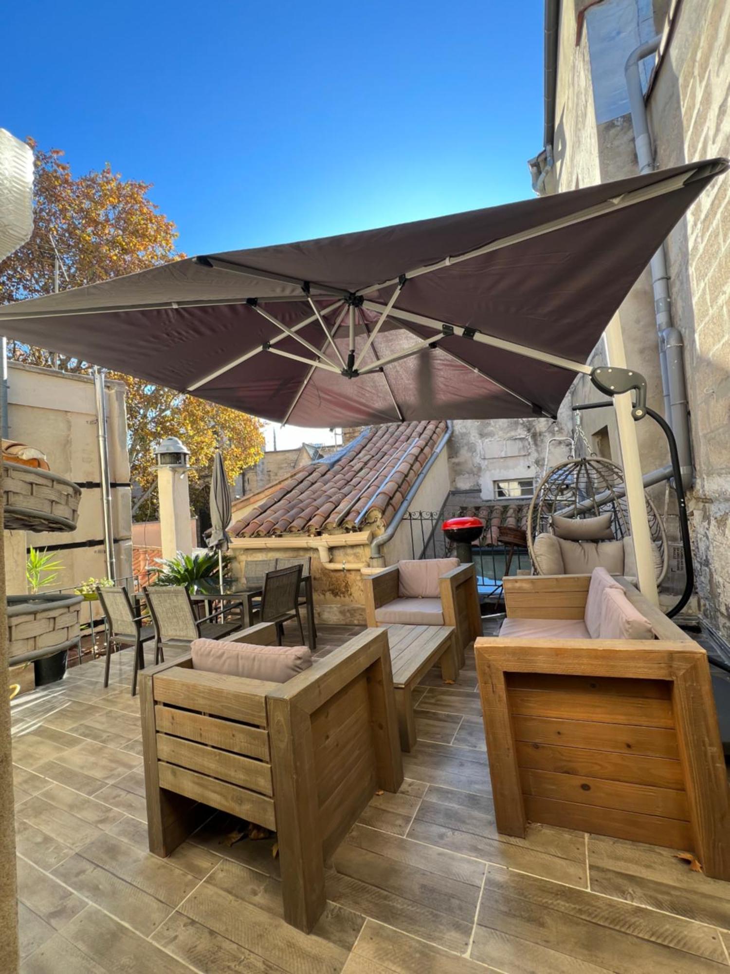 Appartamento RÉNOVÉ, vue SUR Palais des Papes, terrasse et WIFI TROISIEME ETAGE Avignone Esterno foto