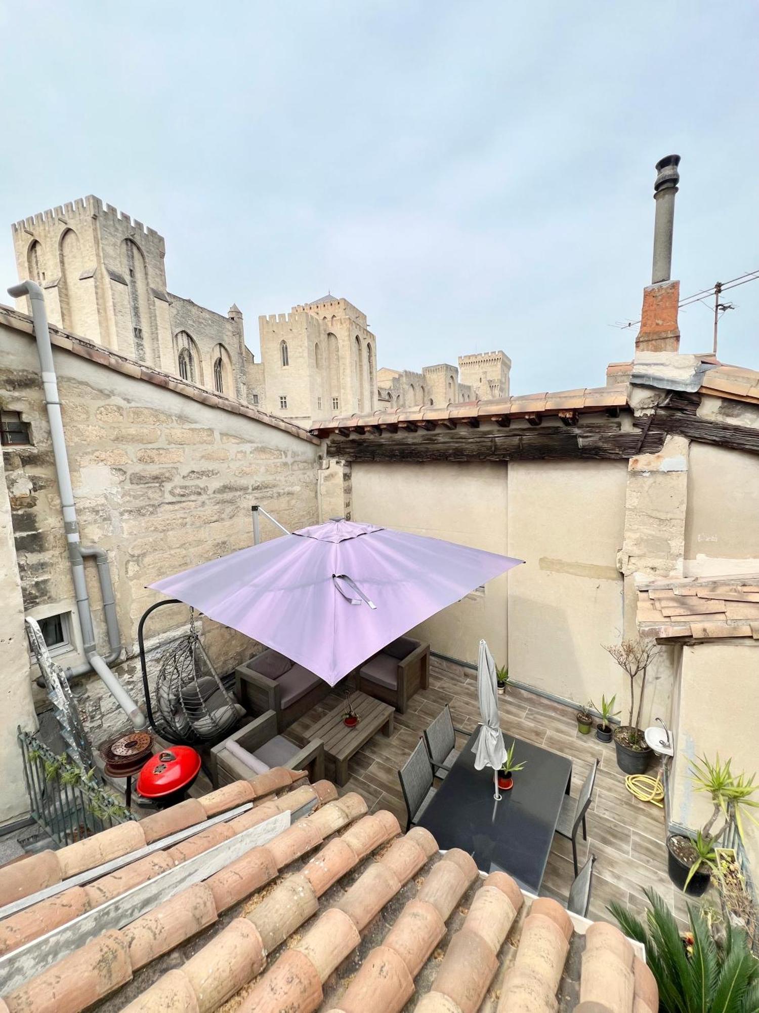 Appartamento RÉNOVÉ, vue SUR Palais des Papes, terrasse et WIFI TROISIEME ETAGE Avignone Esterno foto